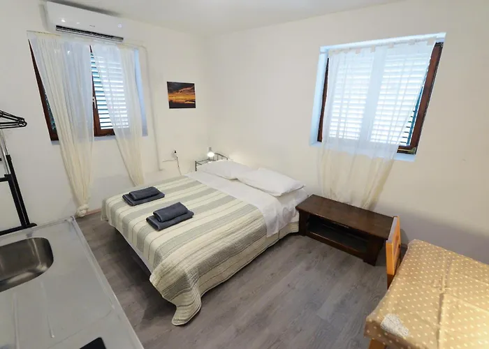 Staro Selo Apartment Murter