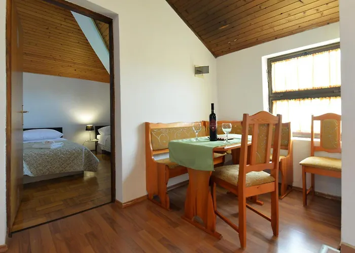 Staro Selo Apartment Murter